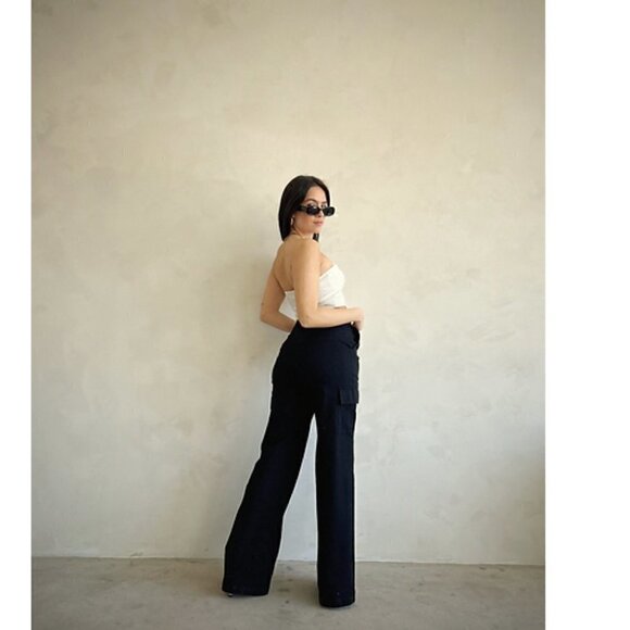 Women’s Black High Rise Wide Leg Key Hole Cargo Pants - Picture 4 of 7